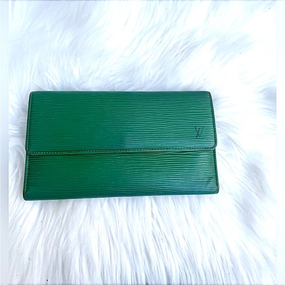 Louis Vuitton Handbags - ⚜️ Louis Vuitton epi trifold wallet